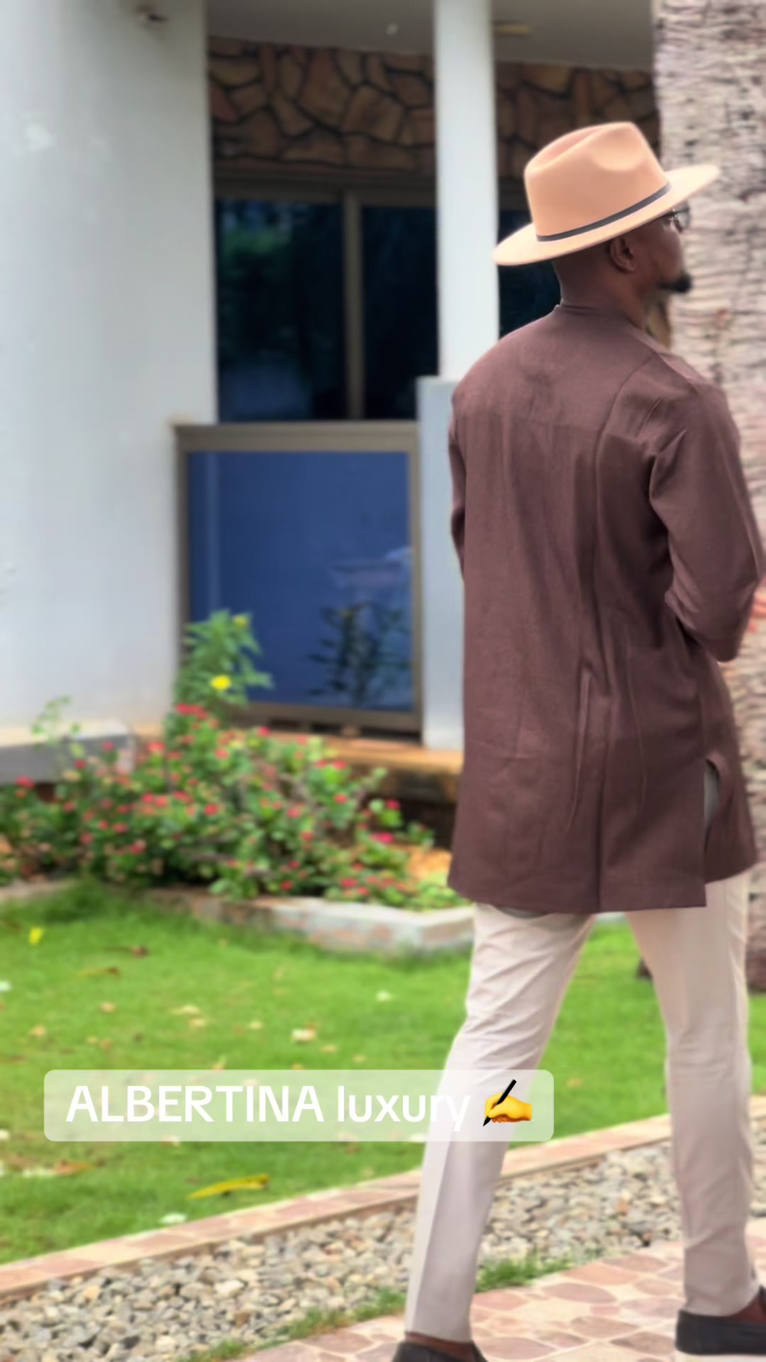 @𝒜𝐿𝐵ER𝒯INA 𝓁𝓊𝓍𝓊𝓇𝓎🇧🇯