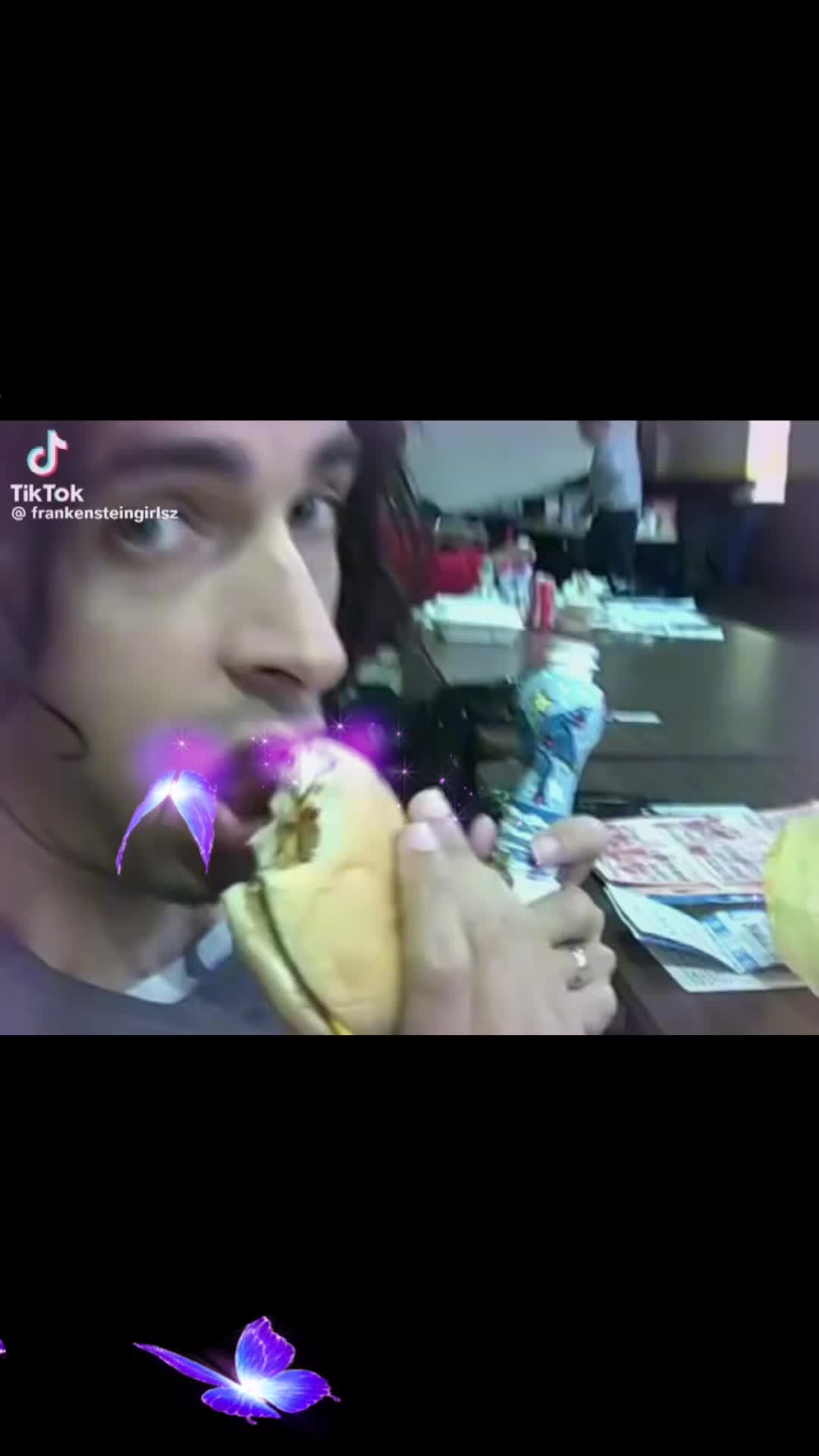 @￴
