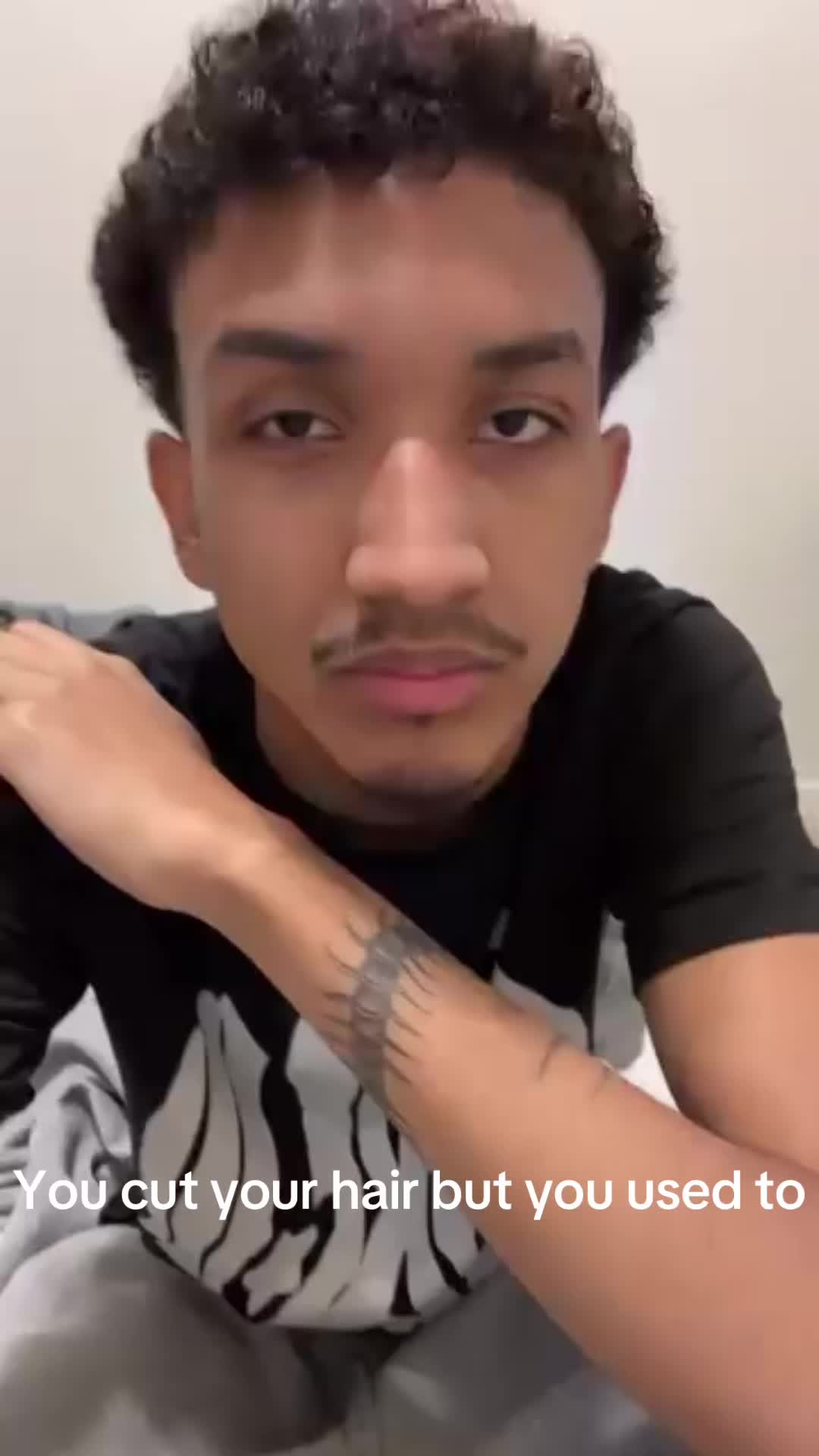 @𖣂