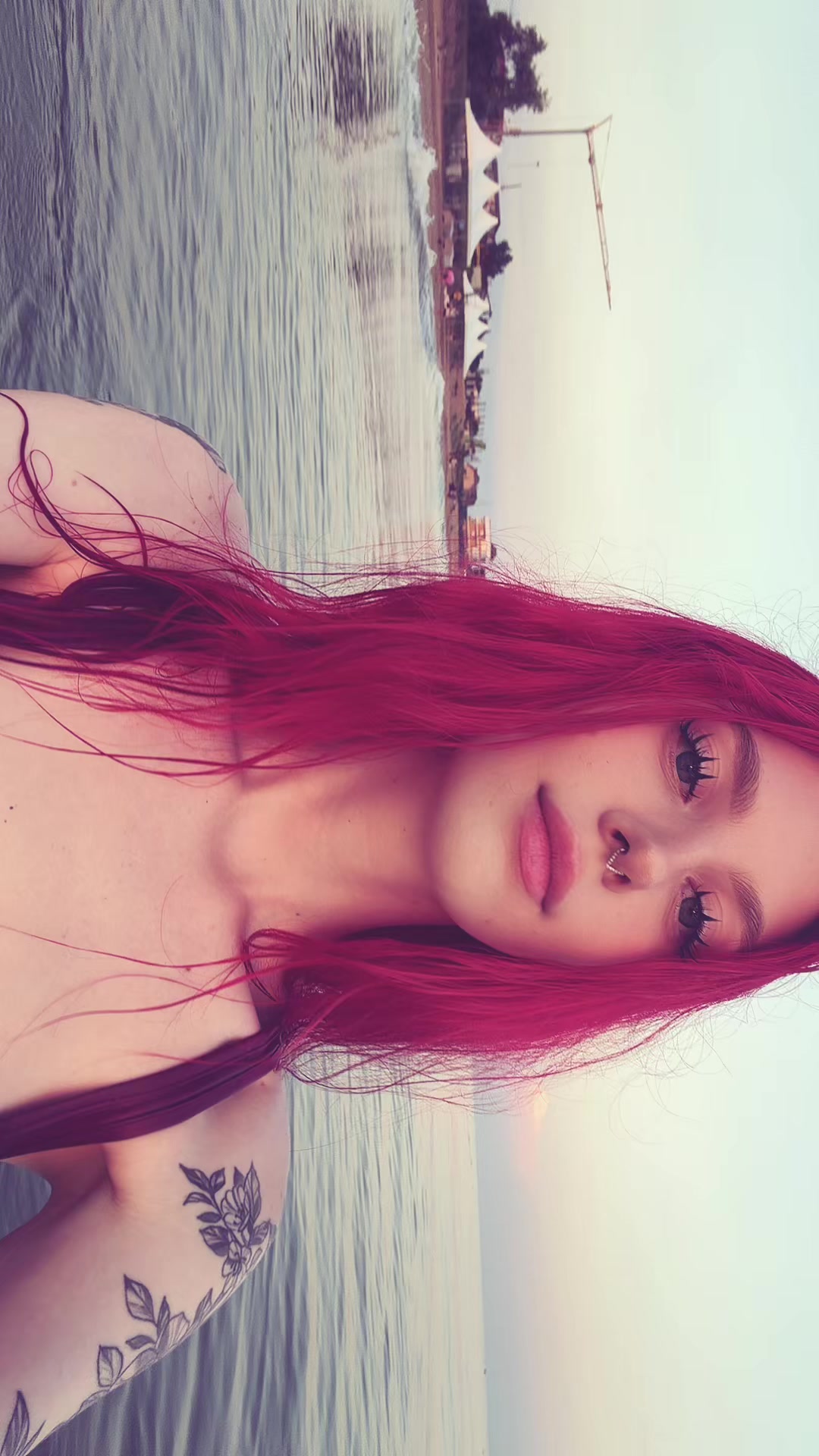 @✭