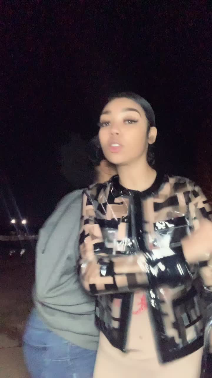 @[ AMIA VEL&Eacute;Z ]