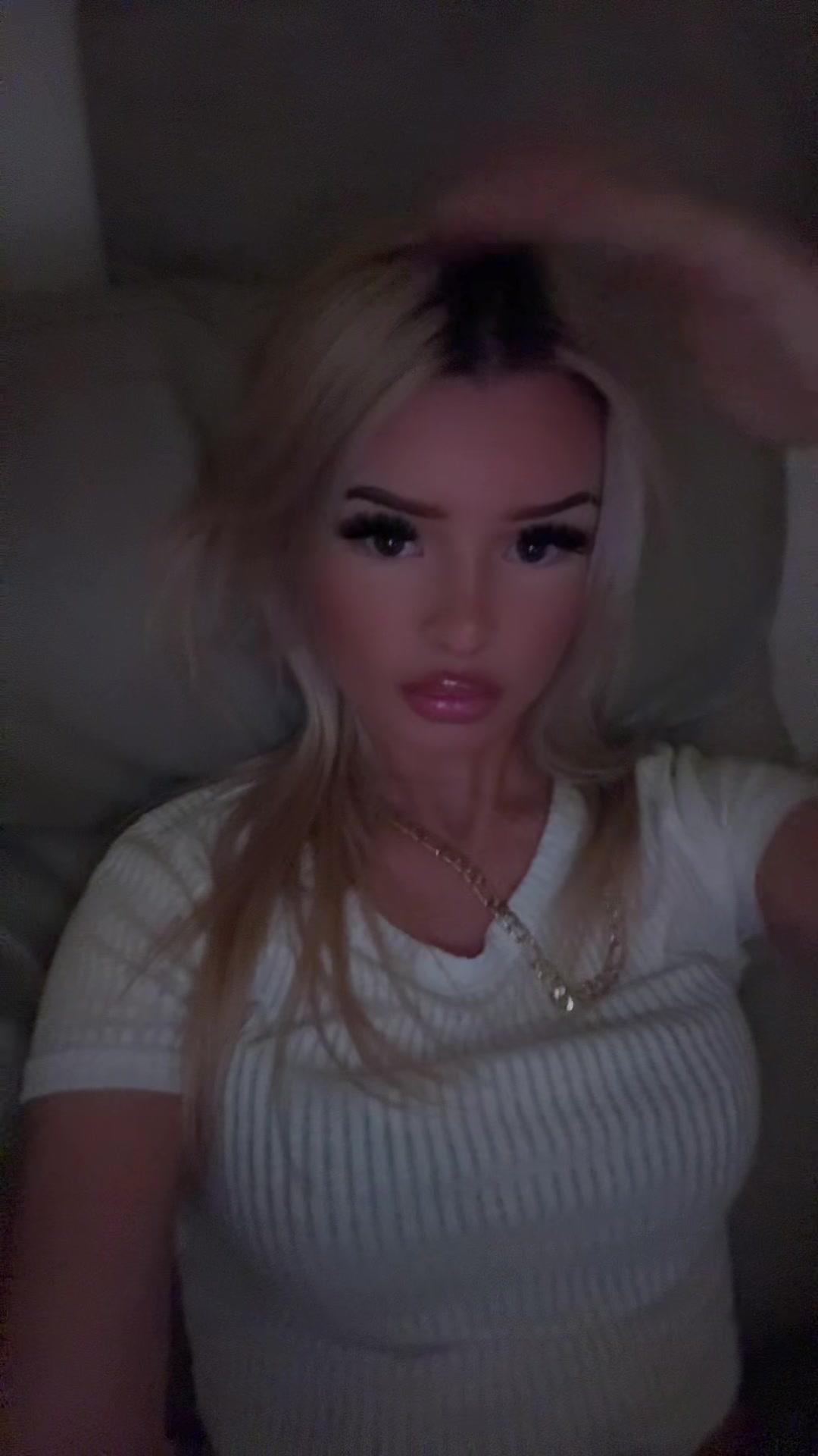 @Elliequigley