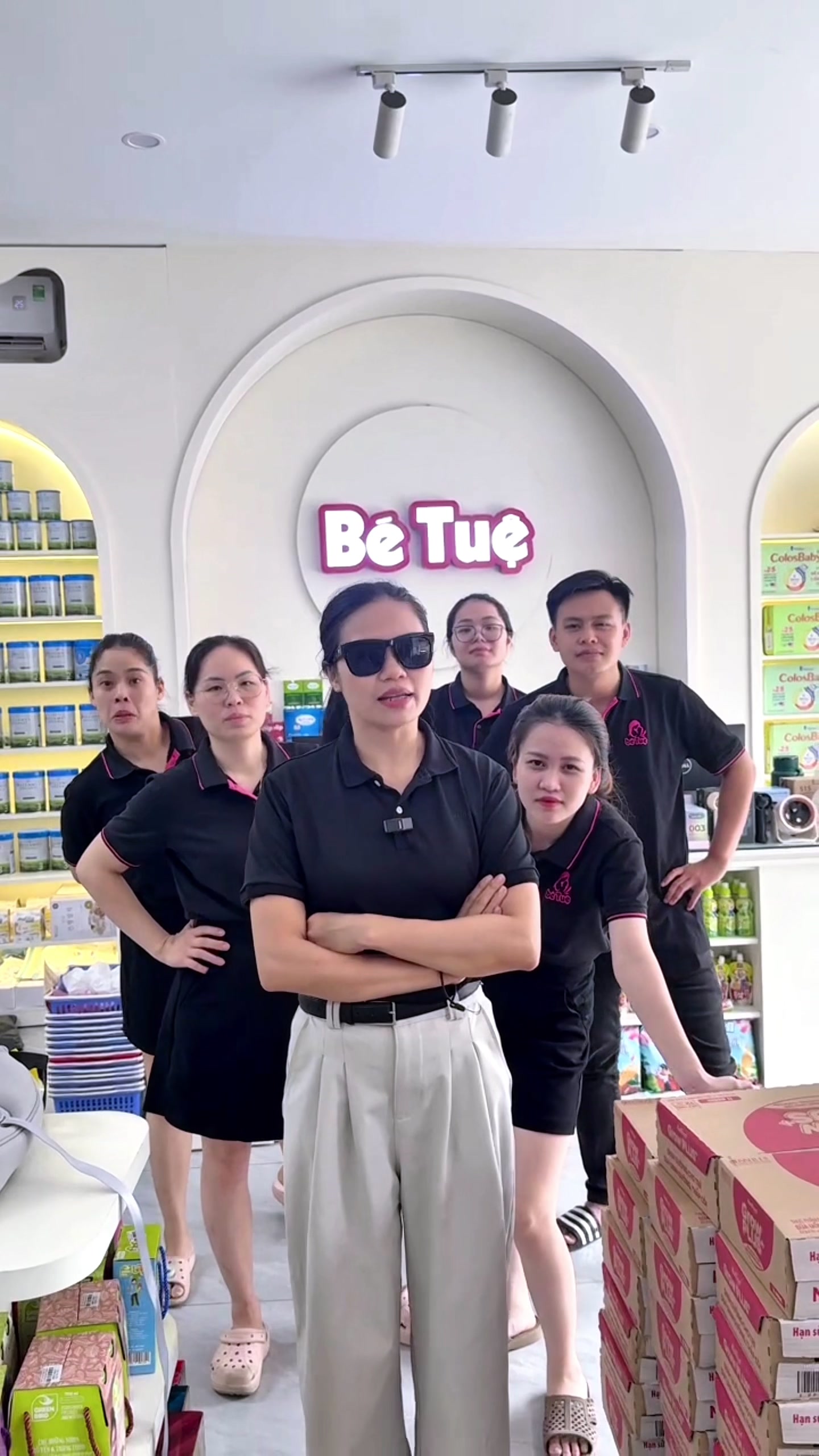 @Shop B&eacute; Tuệ
