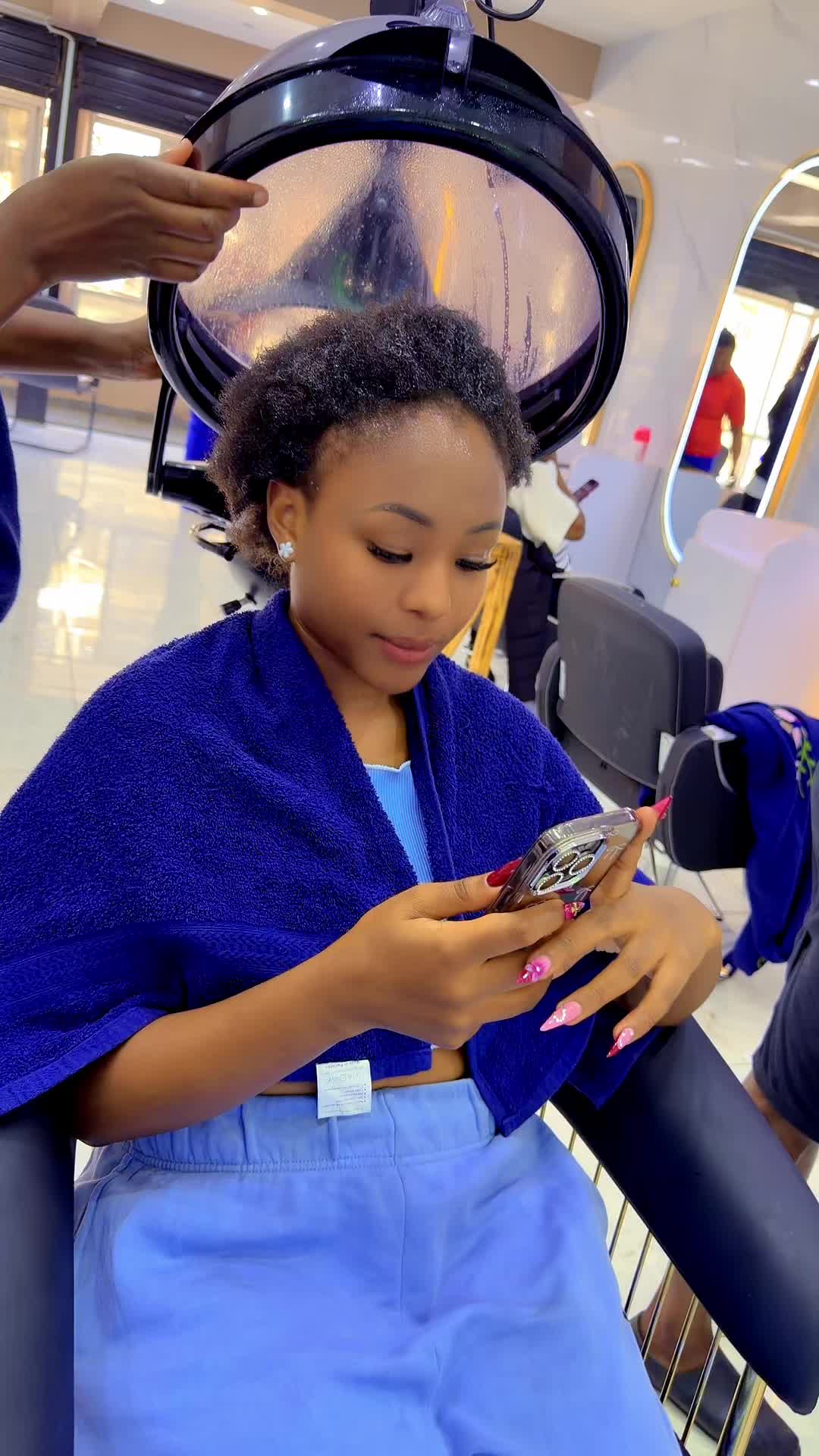 @GEECURLY SALON