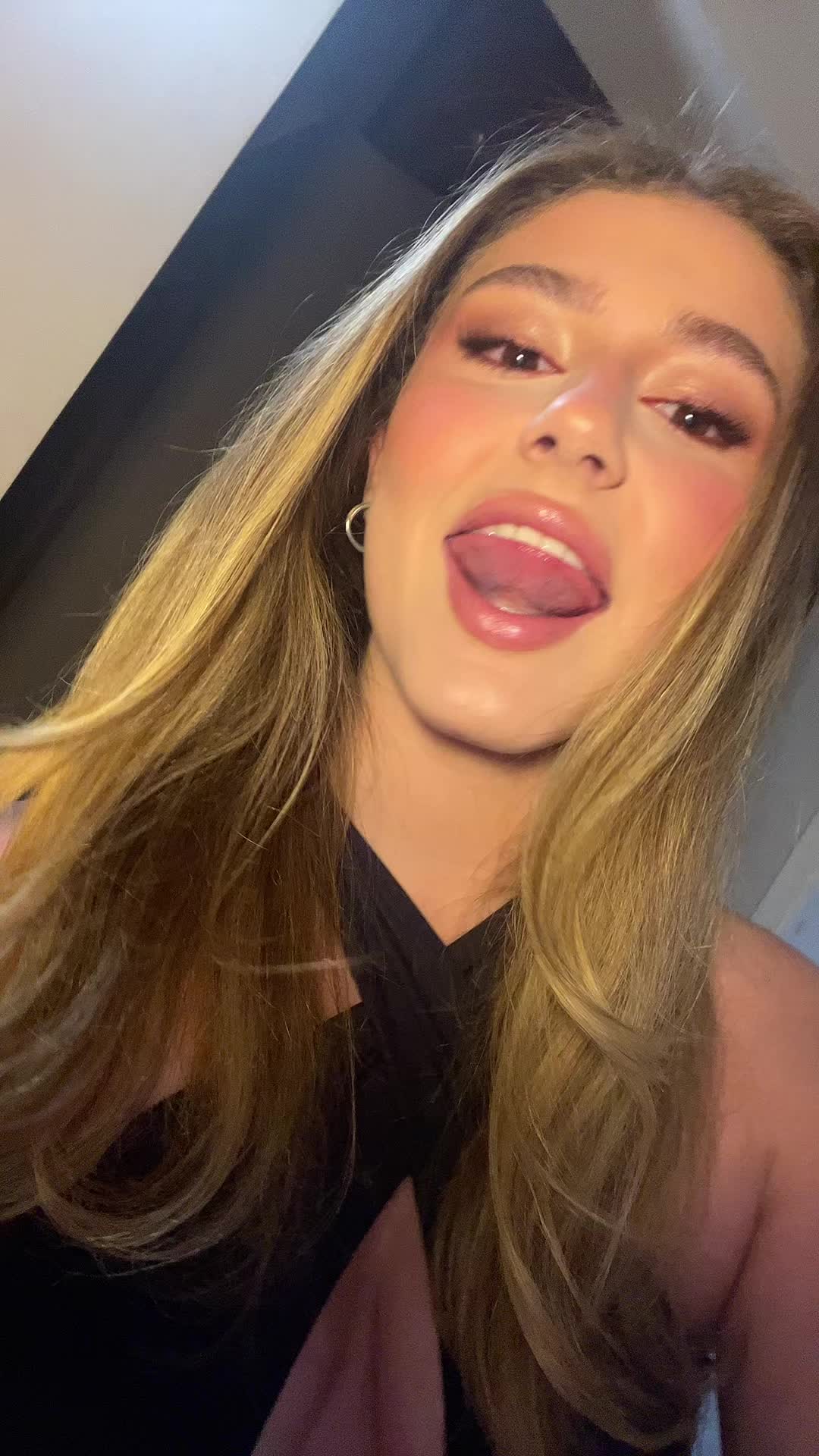 @r :)