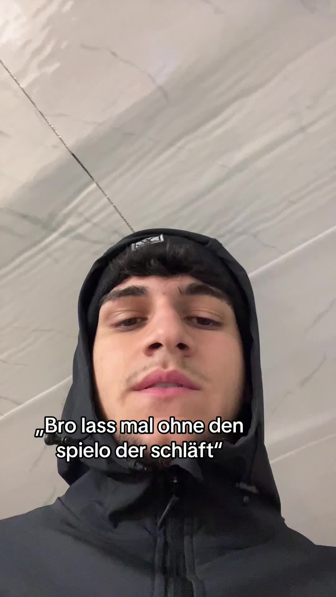 @MIT KOPF DURCH DIE DECKE
