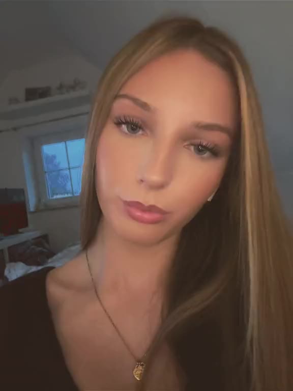 @𝐂𝐡𝐚𝐫𝐥𝐨𝐭𝐭𝐞