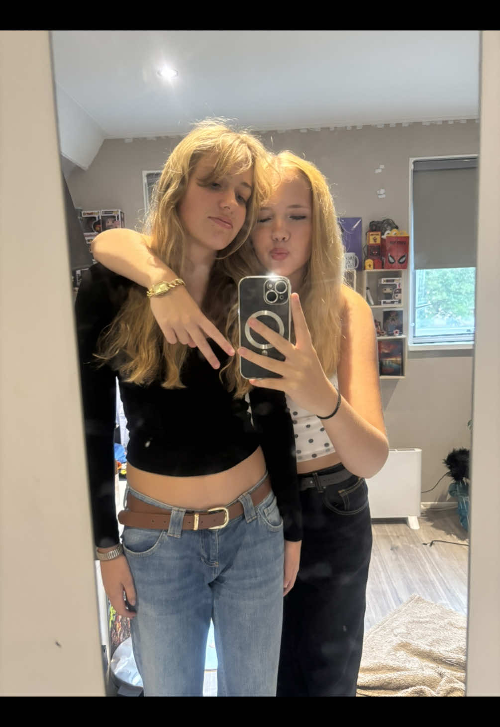 @𝓜.