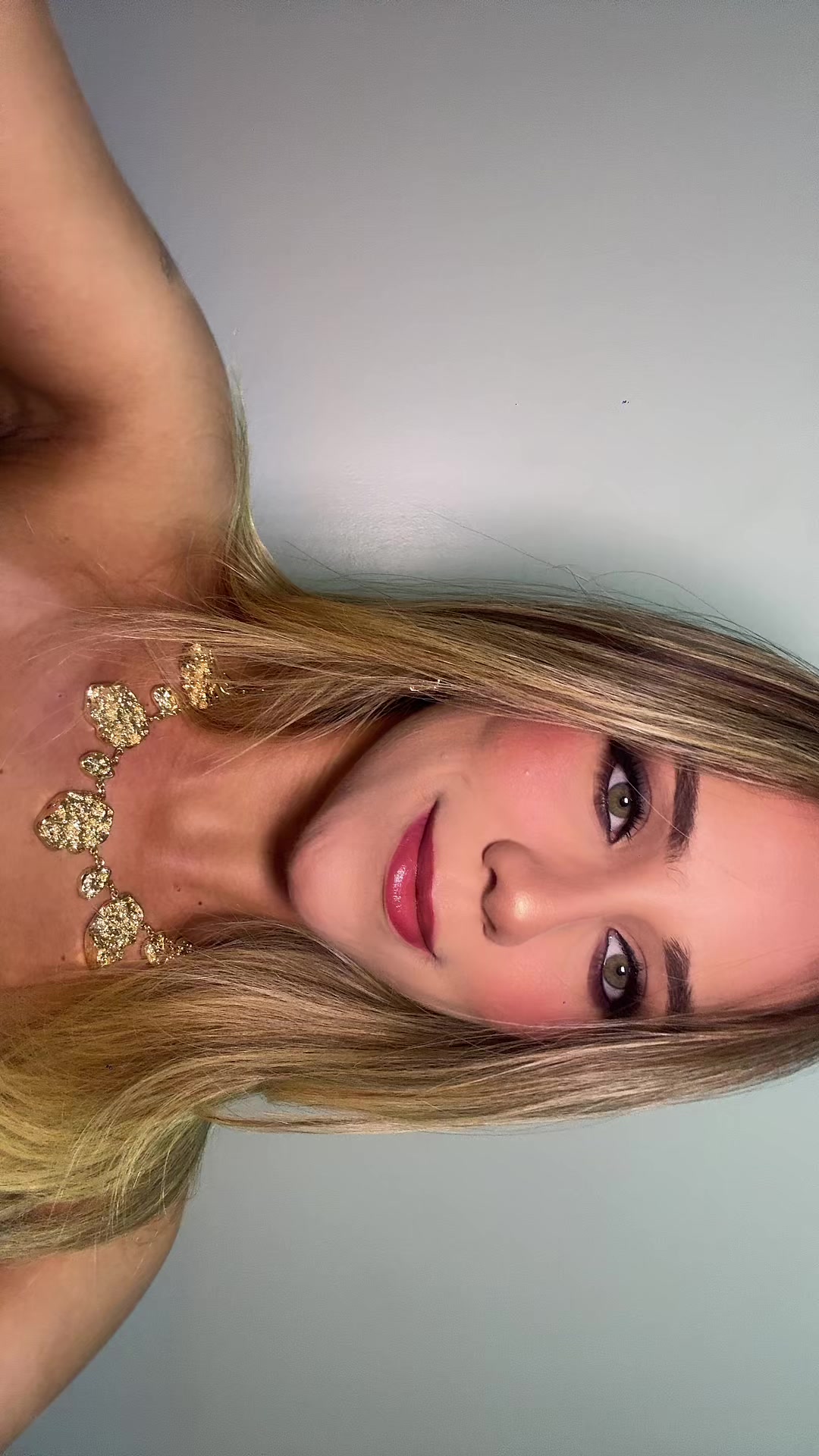 @LARISSA