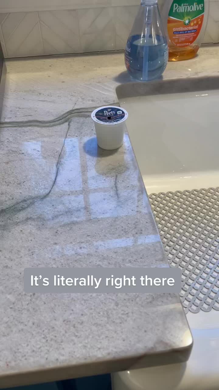 @<{&bull;&yen;&bull;}>