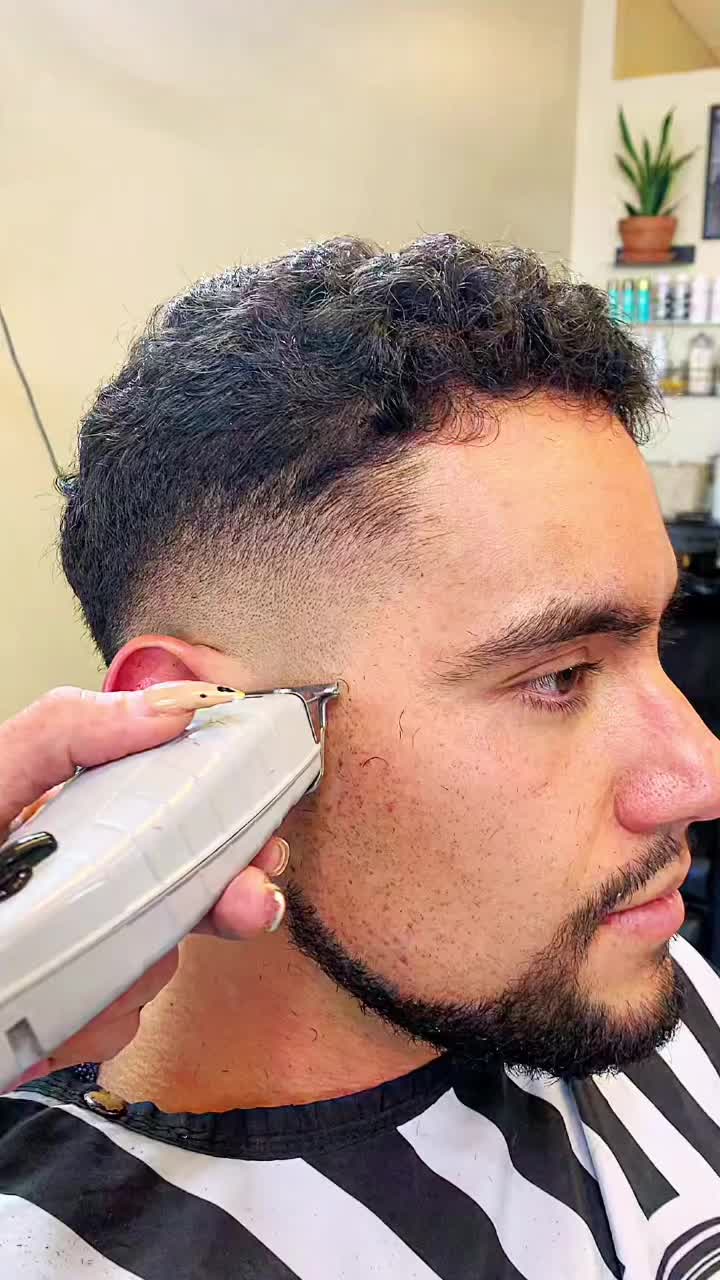 @ThePrettyBarber_Cris