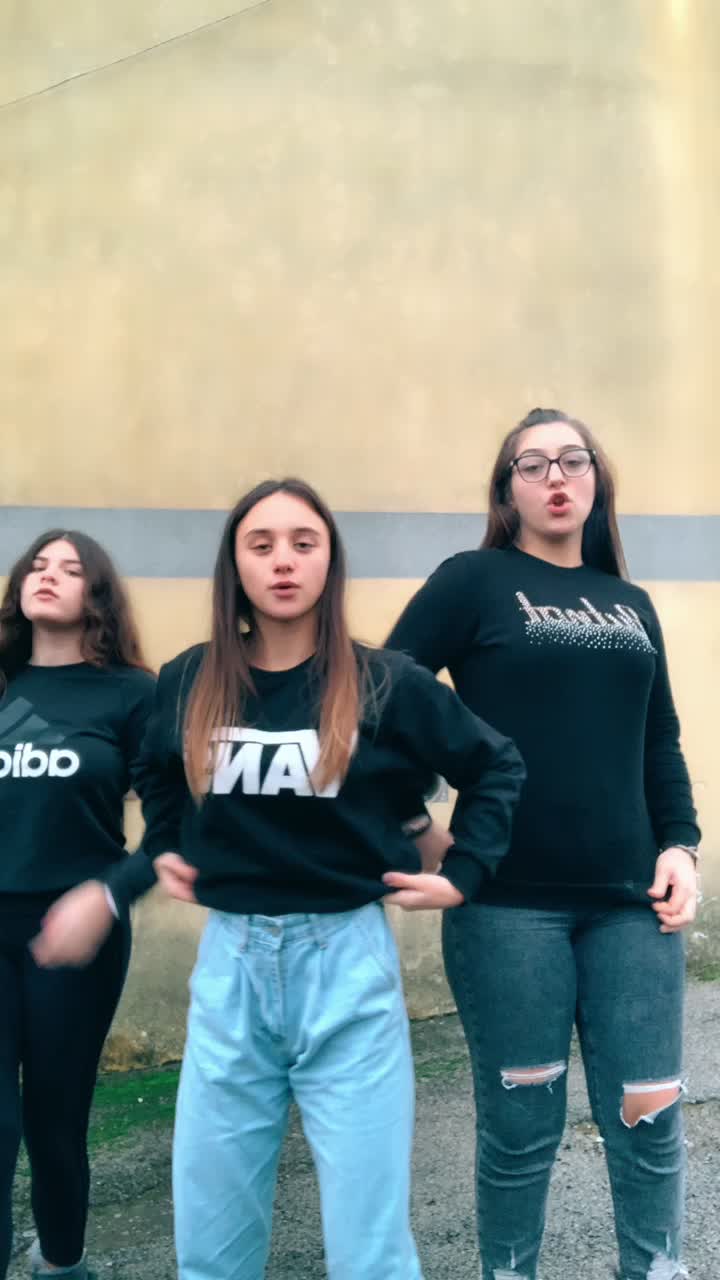 @_3.girls._