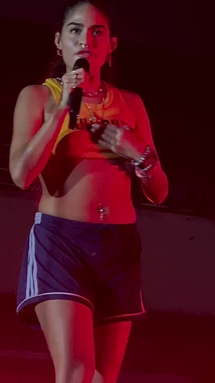 @yessieonstage