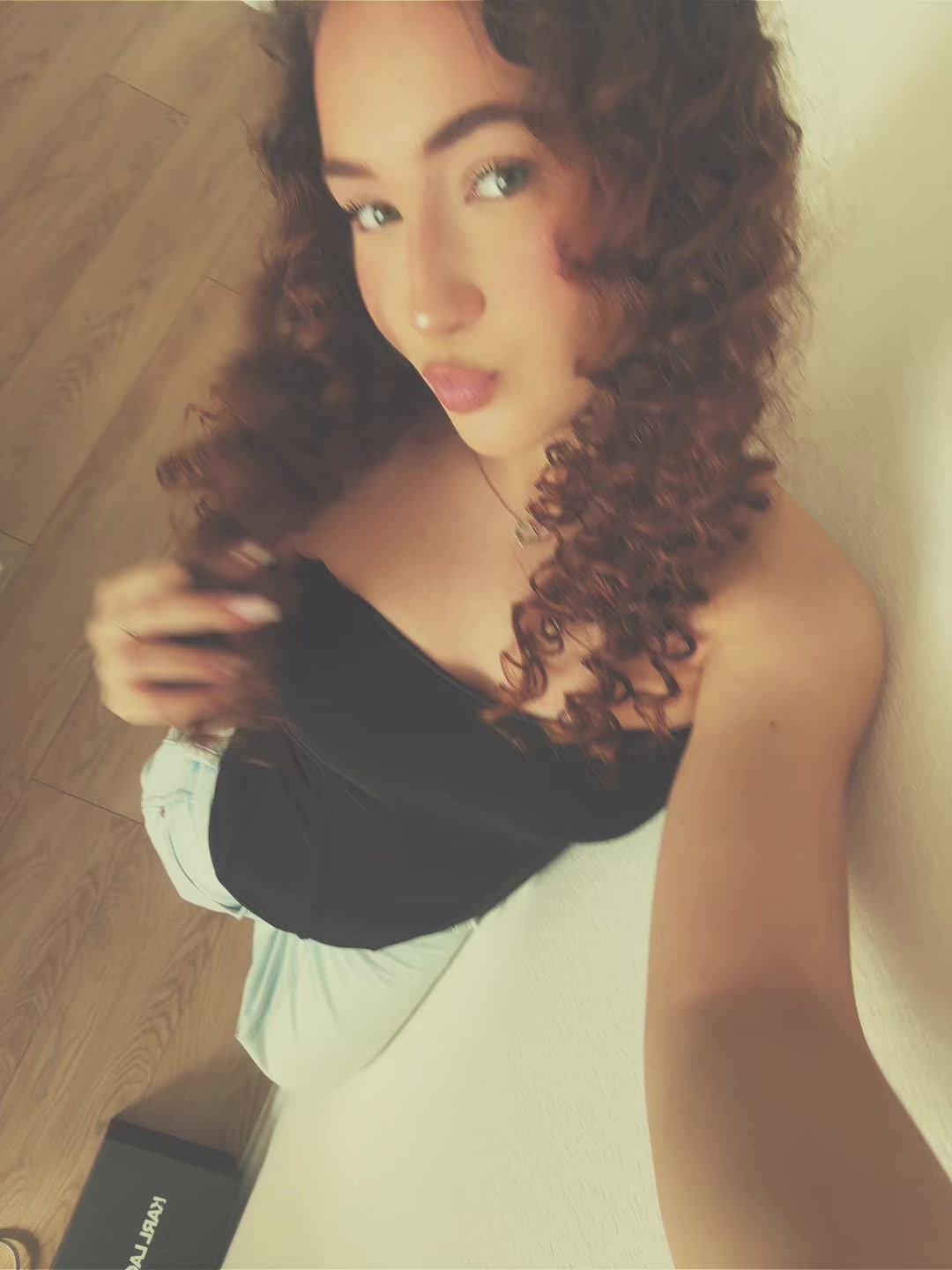 @krismrn 🤍