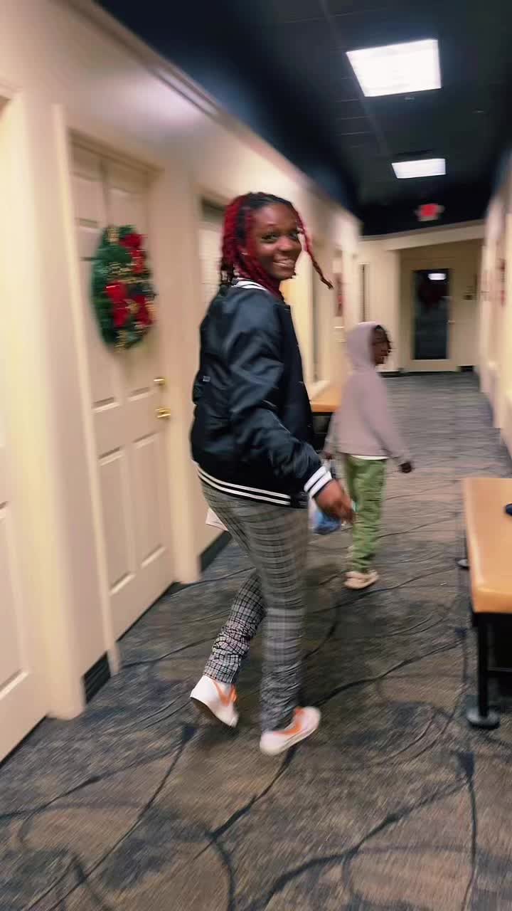 @Desiree_withthelocdhair