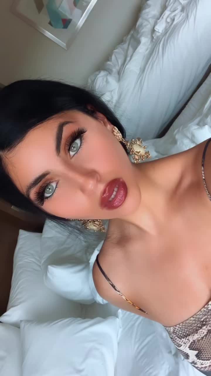 @themodelmari
