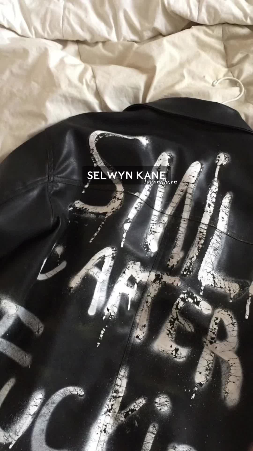 @⁷
