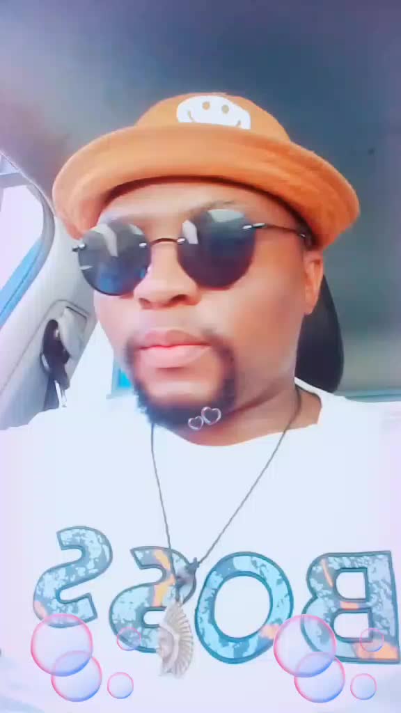 @Tlhalenova Mariri🇿🇦😍
