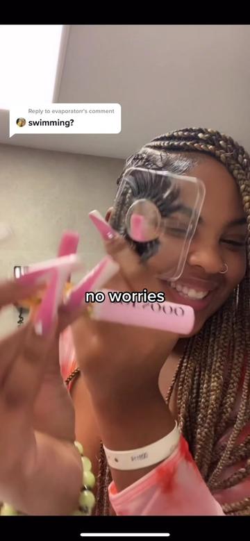 @ZOESQOQ