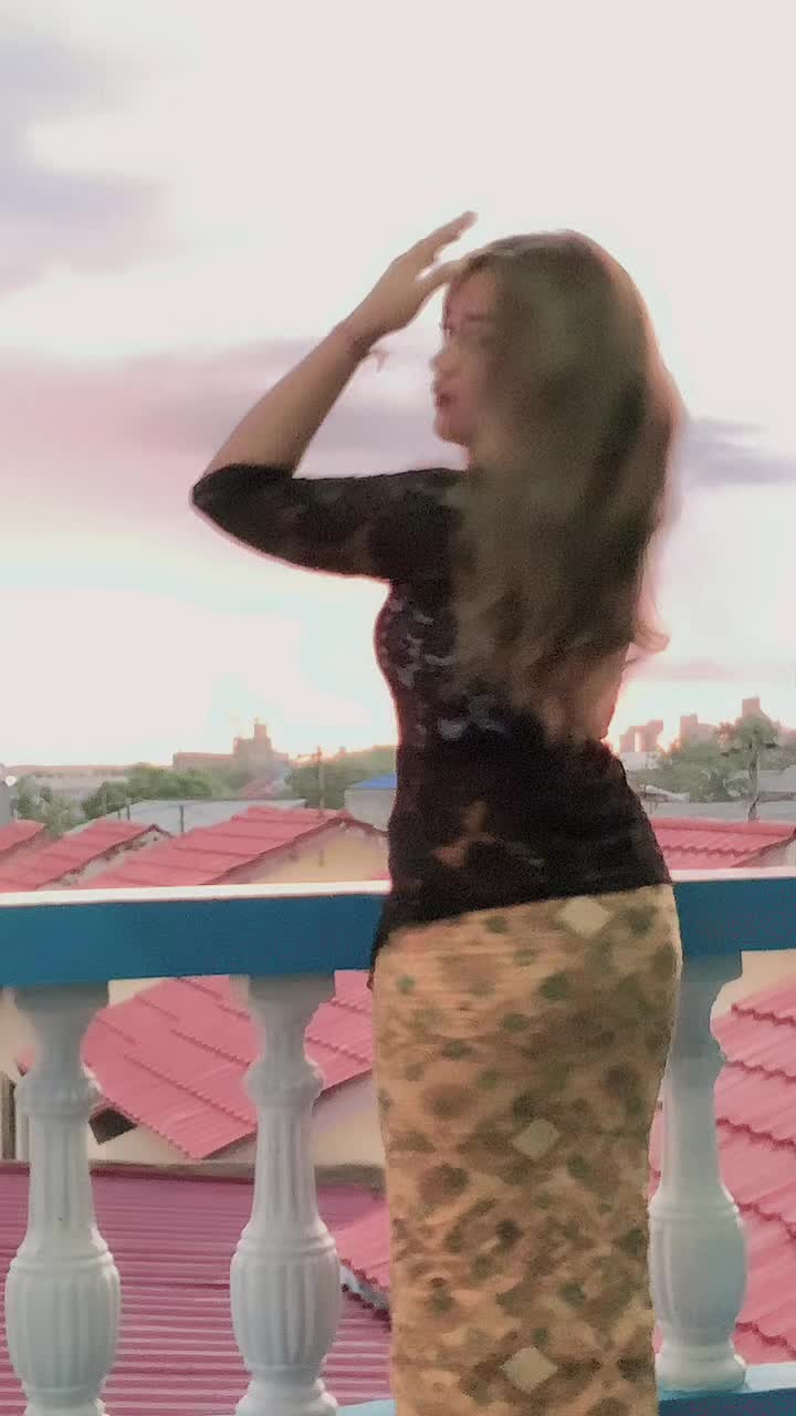 @Gemoy menggigit 🤫