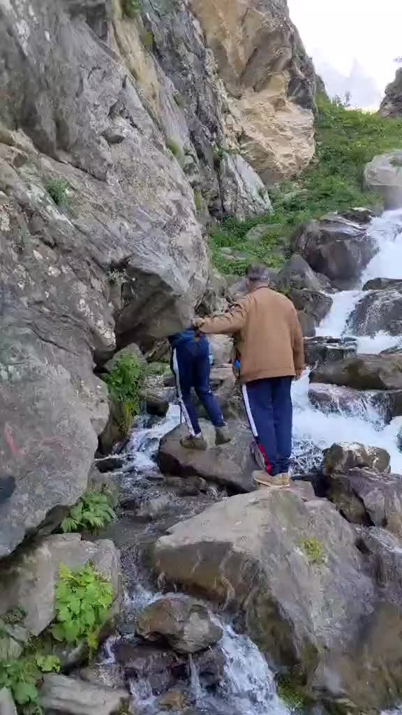 @Zahoori65