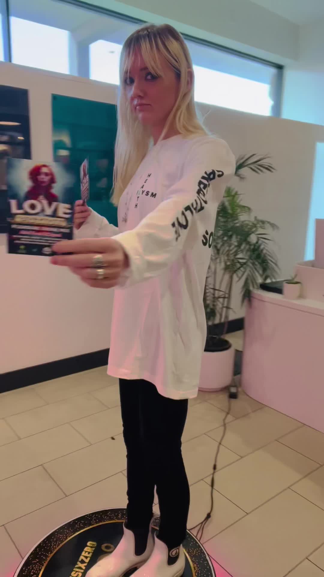 @Ella Noir