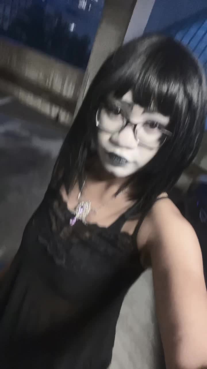 @poisonbeeee_