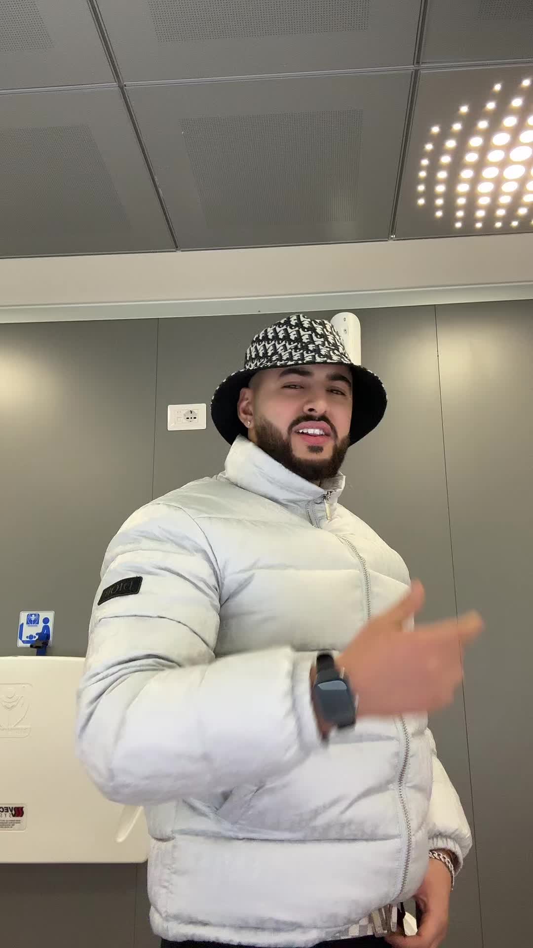 @أيمن