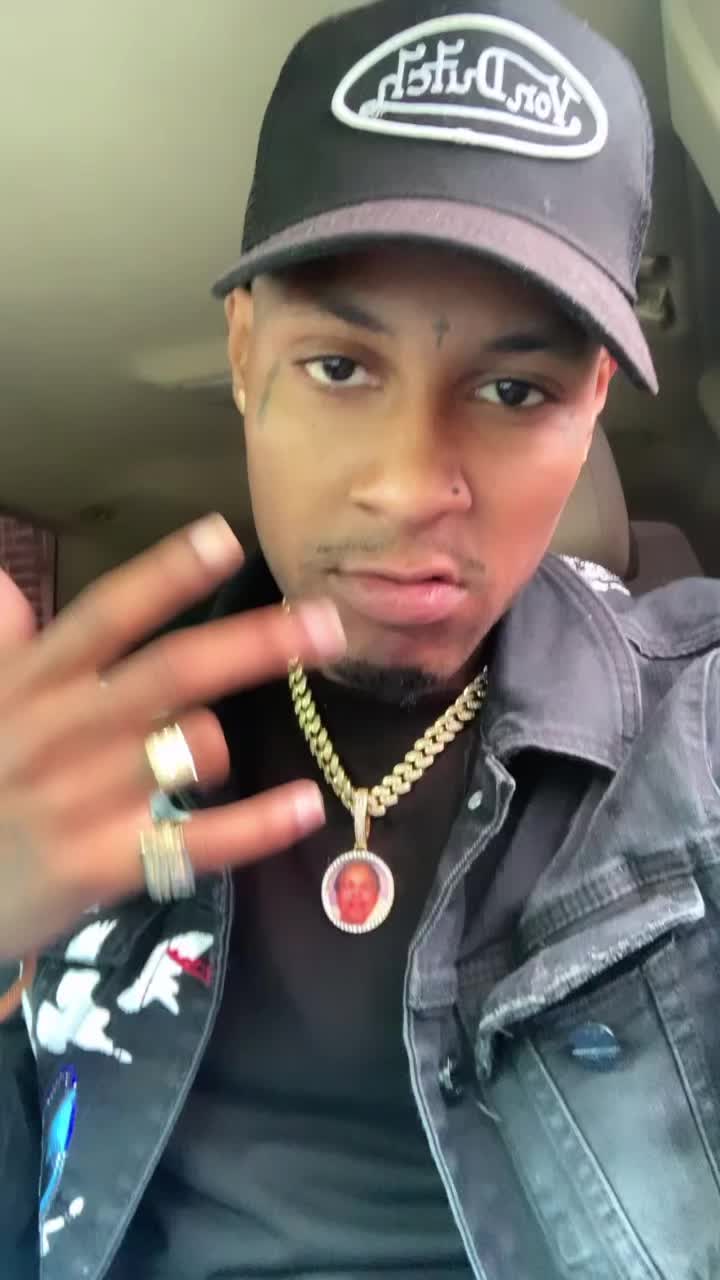 @BiggBaggSantana