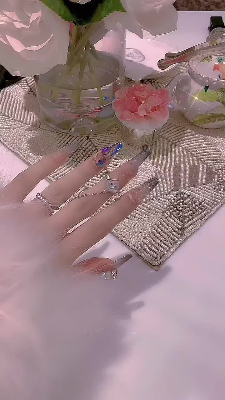 @Hinails