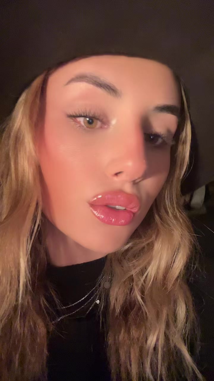 @victoriaromagne