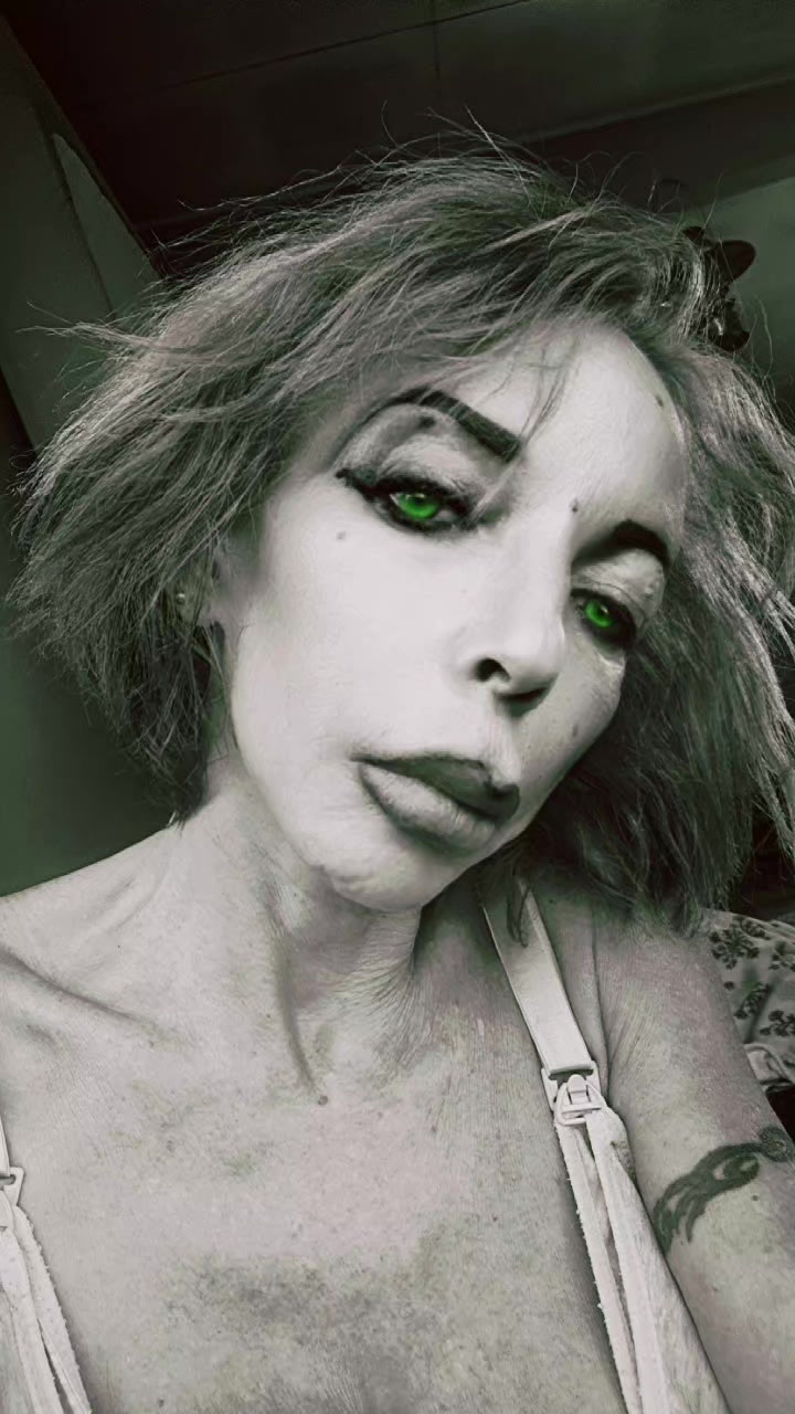 @anouchka