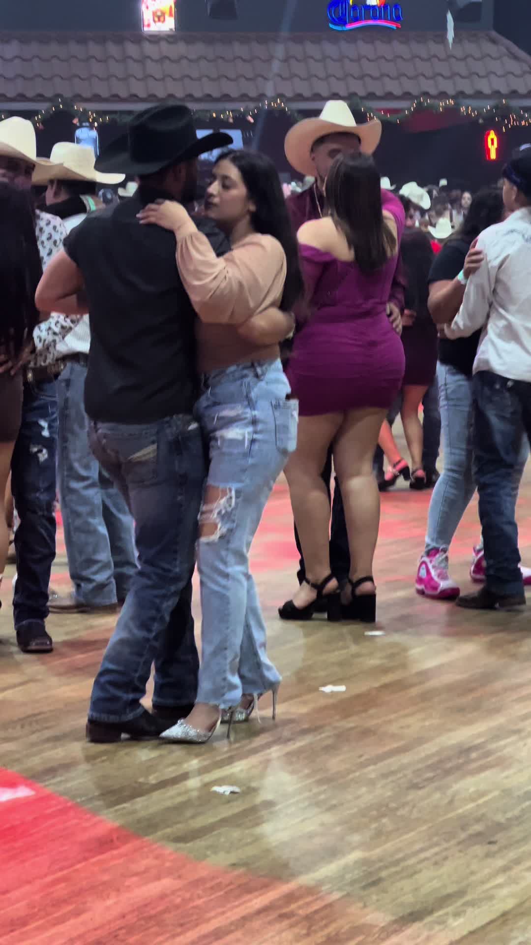@Bailes Con Victoria