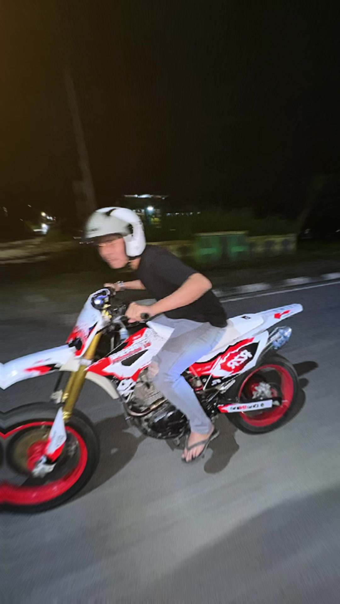 @๐ผ๐๐ข๐๐๐ฃ