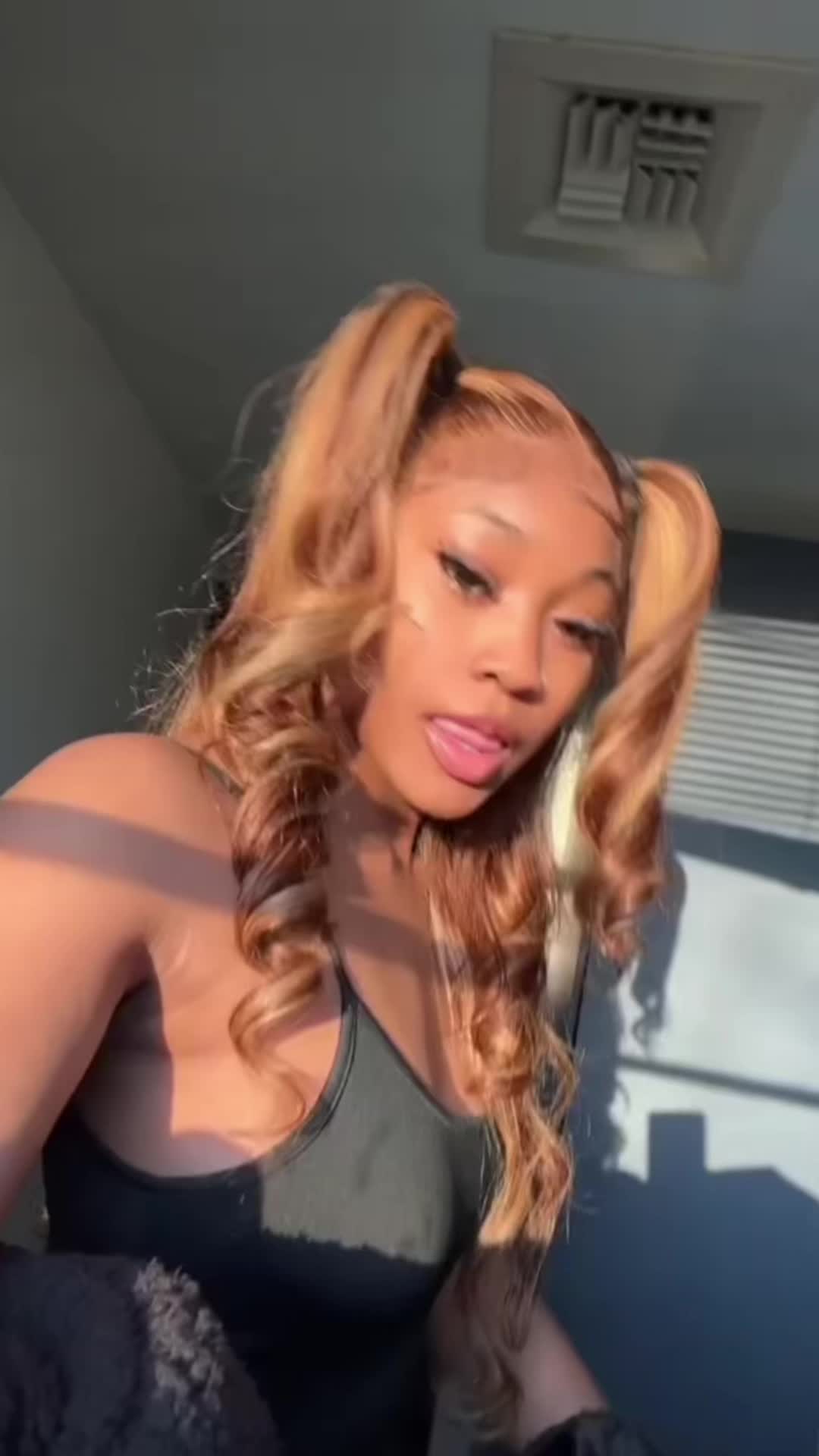 @niyaraa 👅