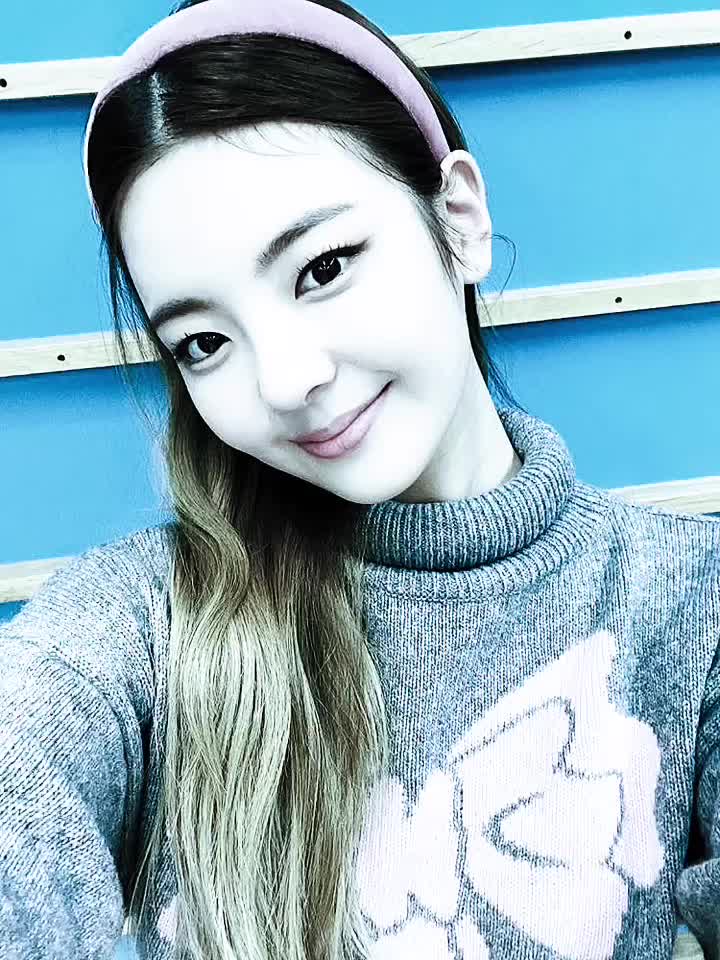@<3