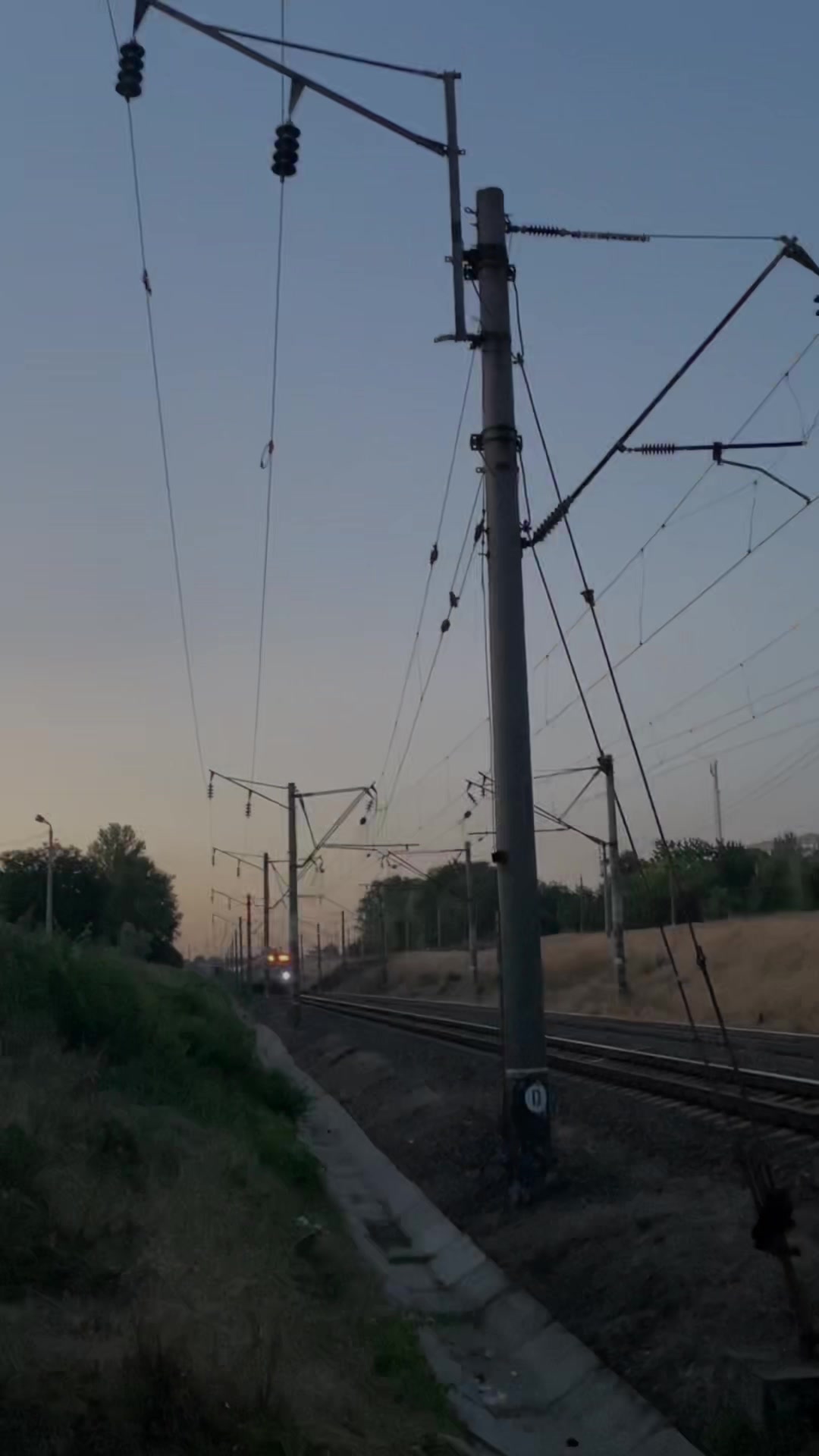 @𝗡𝗶𝗿𝗼𝘄_𝗿𝗮𝟭𝗹𝘄𝗮𝘆🛤️