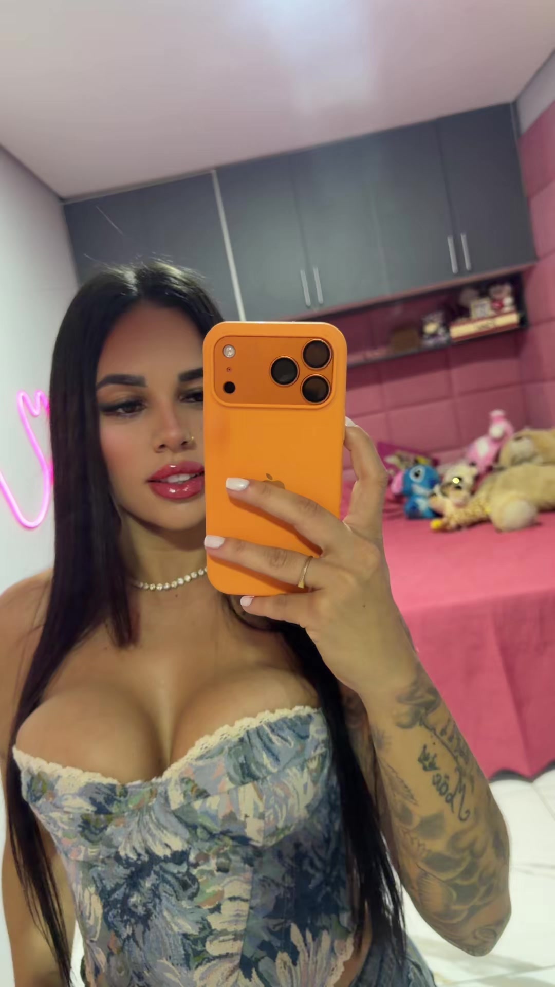 @j__ariaane