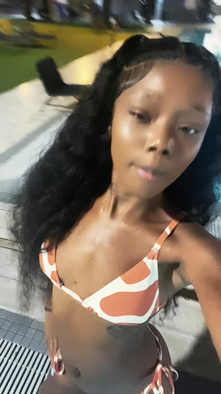 @naomithetopic