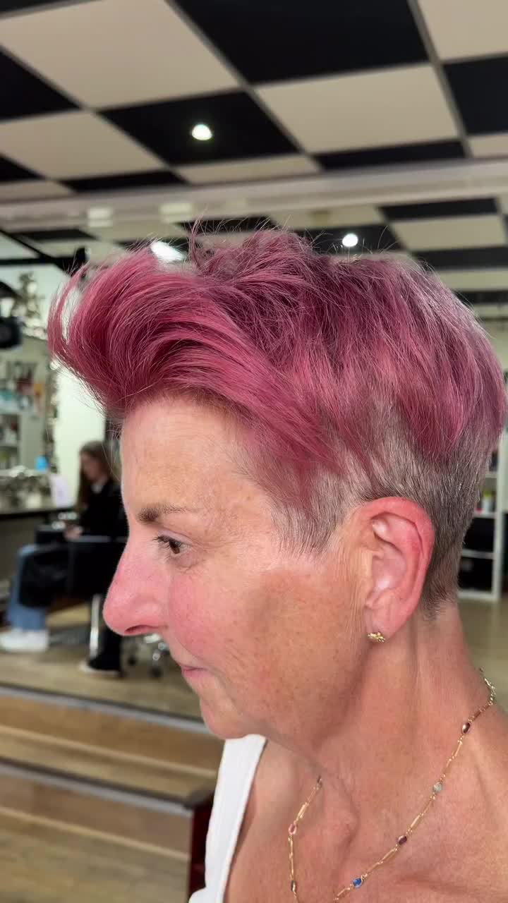 @Short Hair Cutting Specialist