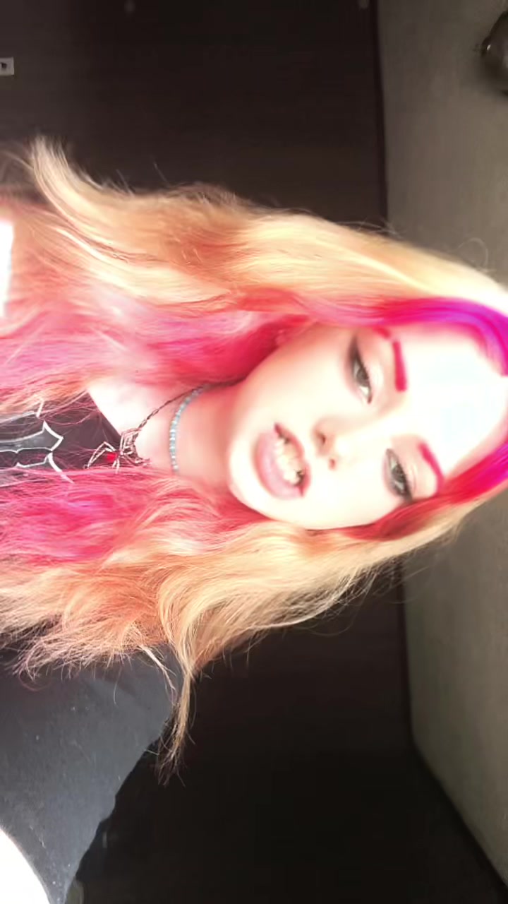 @Bella_9_9_9