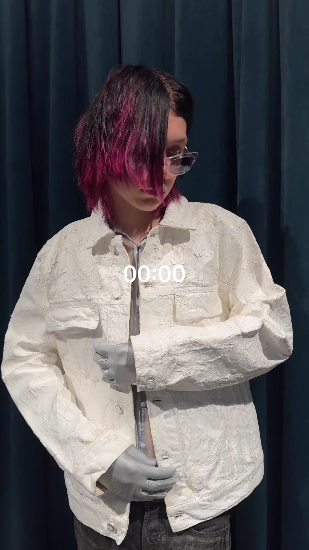 @凸 ◣ _ ◢ 凸