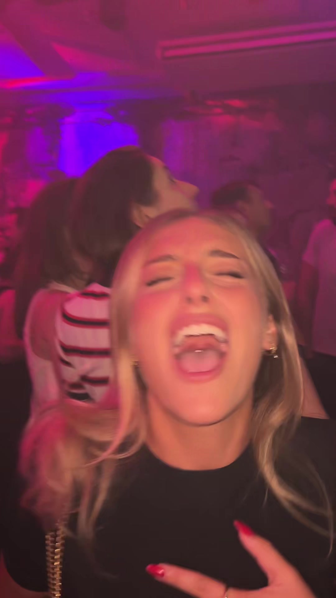 @INÈS