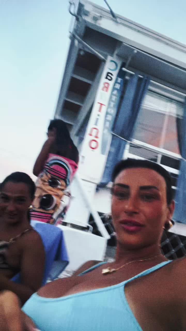 @Luisana-S-C-C.