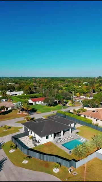 @Evelyn Gz Miami Realtor