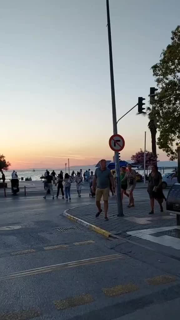 @AtEş S&Uuml;RMELİ