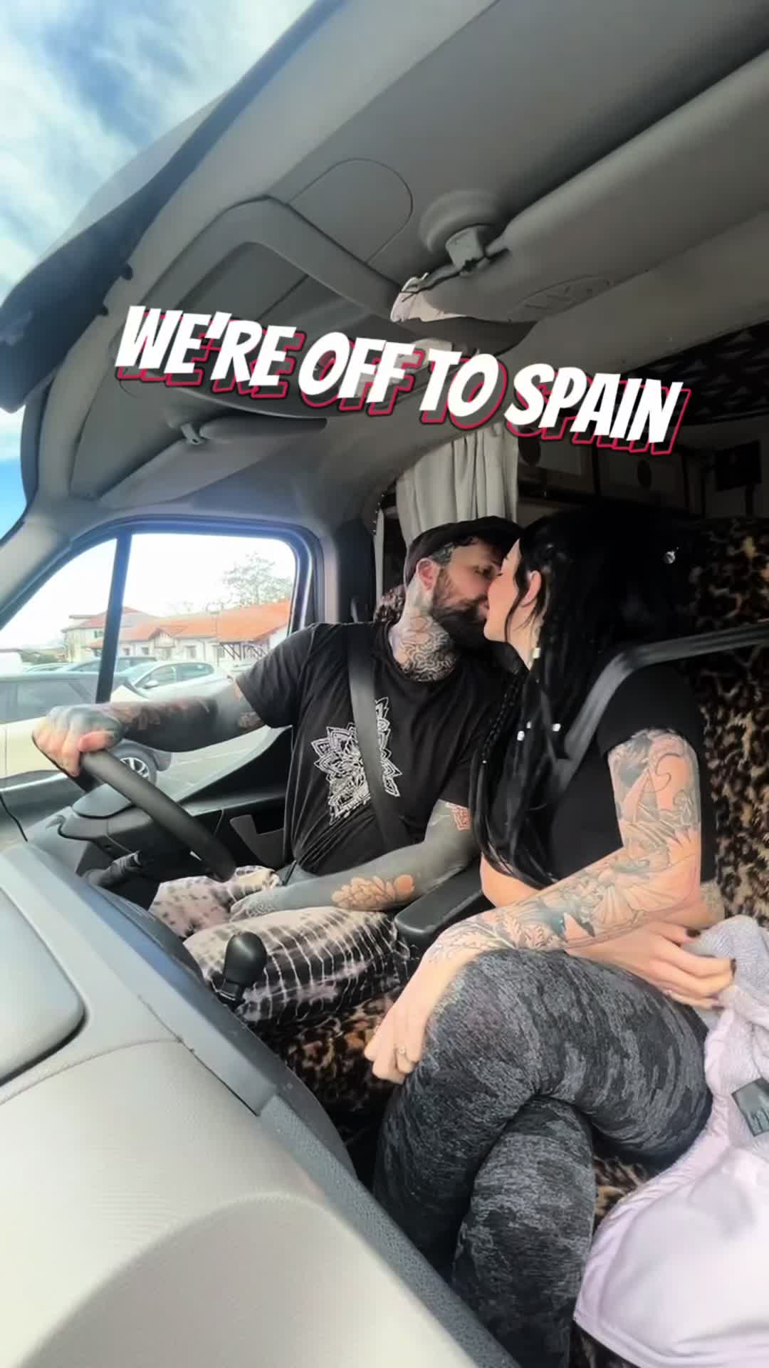 @Sam & Kita | 🌎