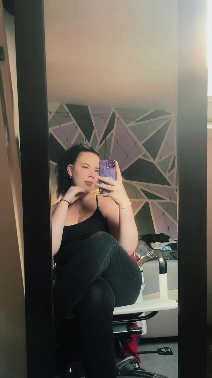 @𝐿𝑎𝑟𝑎🦥