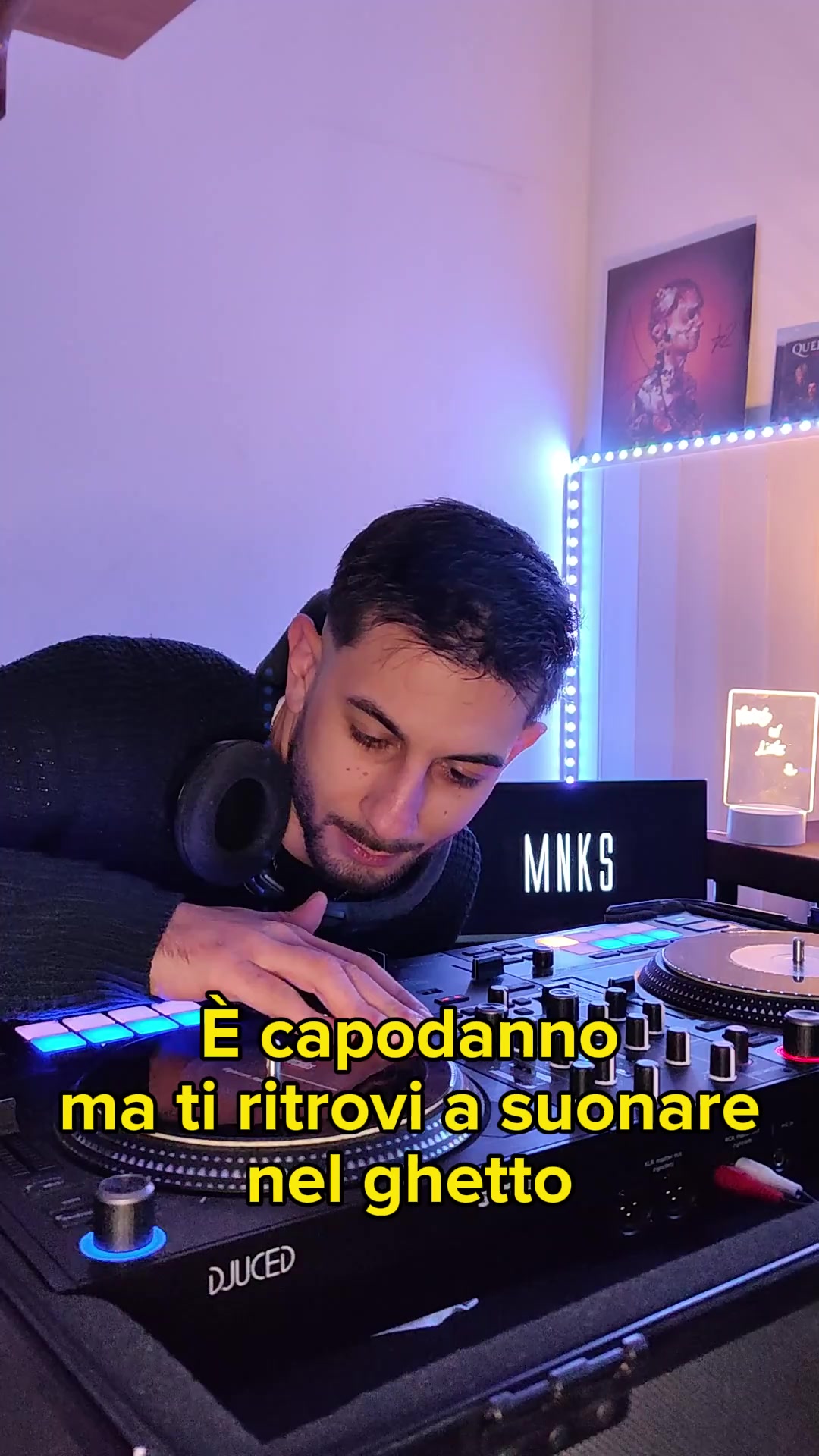 @MNKS