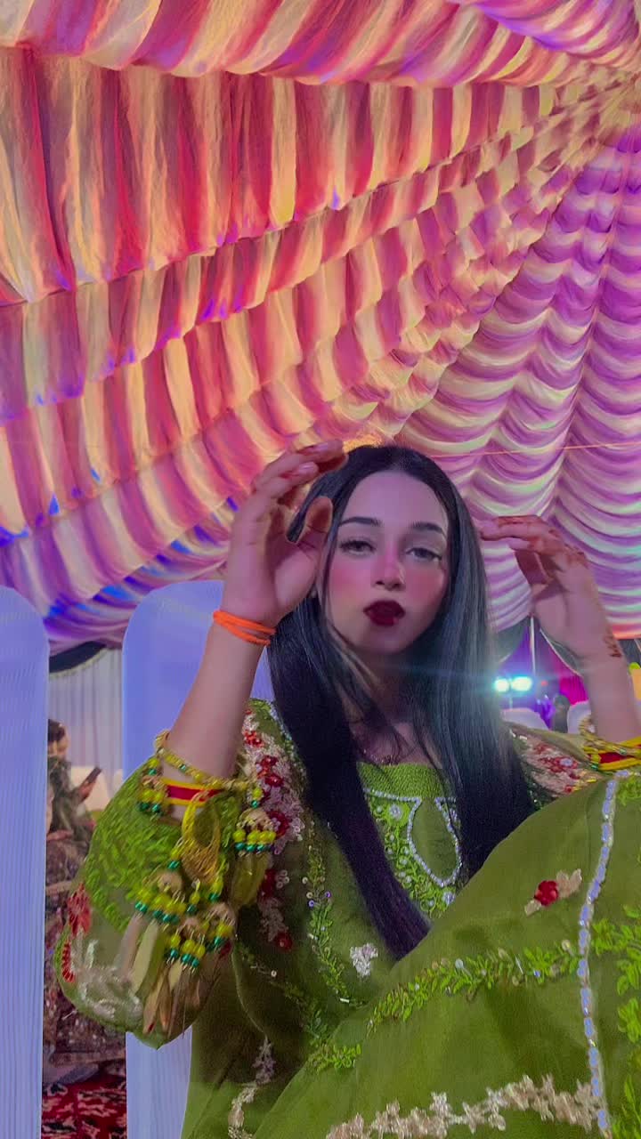 @ayeshaazhar_official